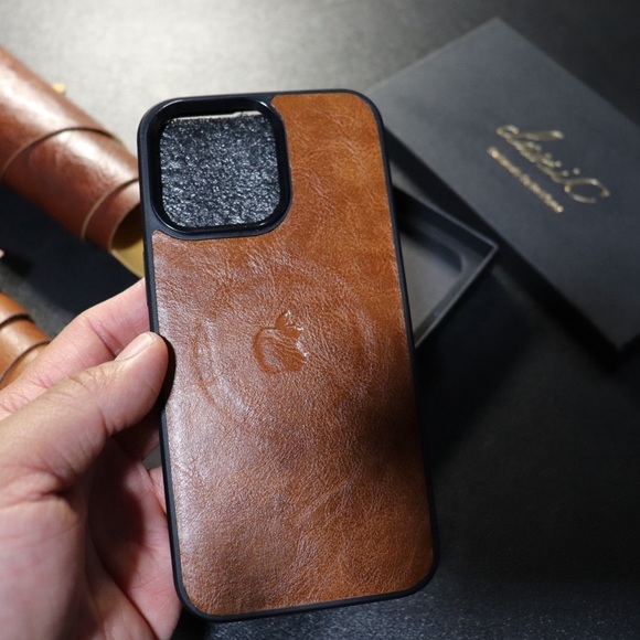 iPhone Leather Case - Picture 2 of 10